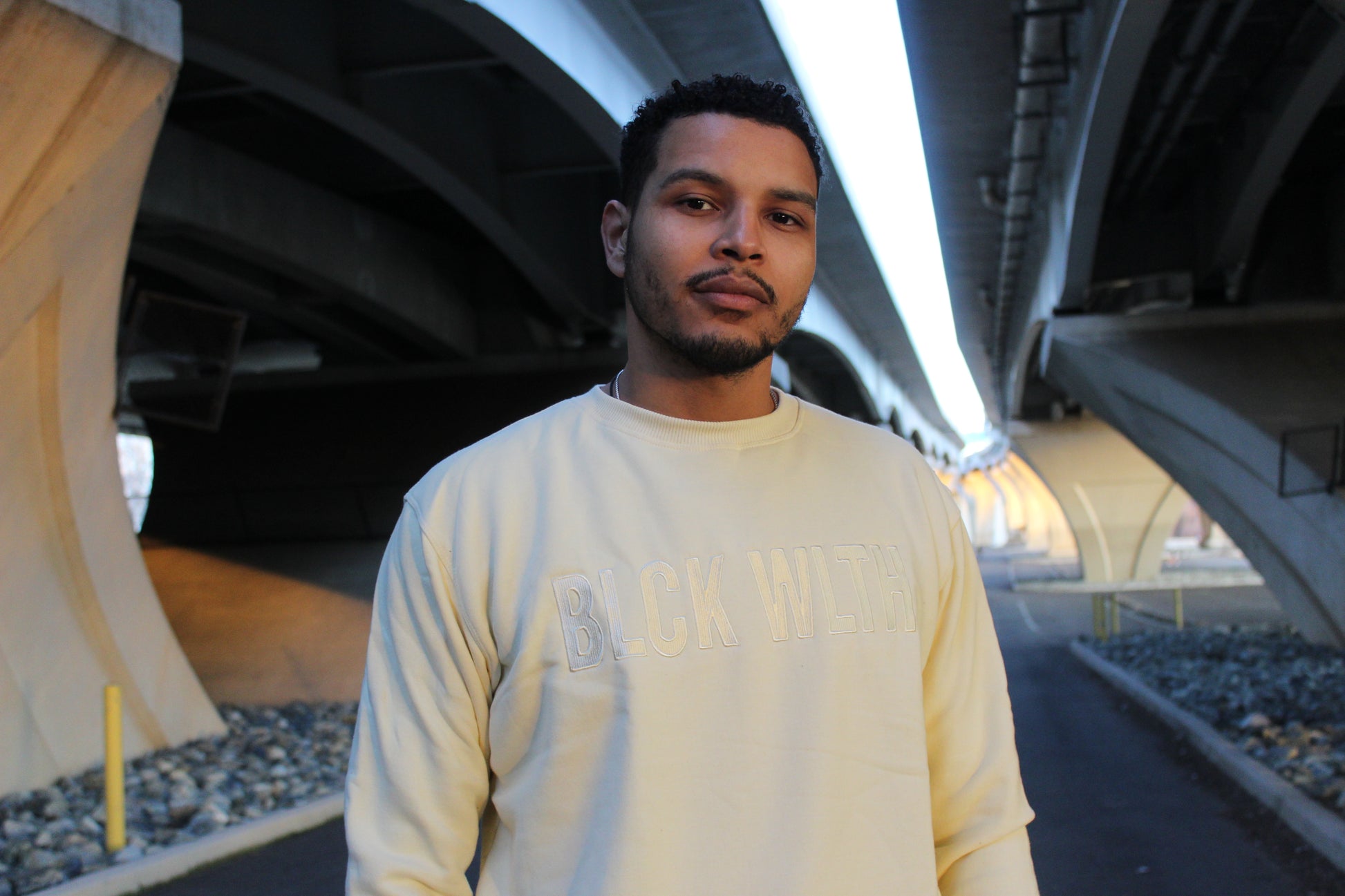 Embroidered Alabaster Crewneck - BLCK WLTH